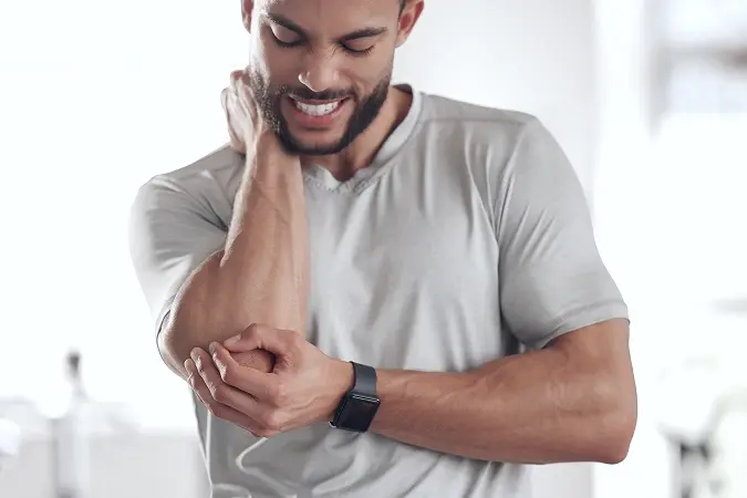 What Are Common Symptoms a Dislocated Elbow?