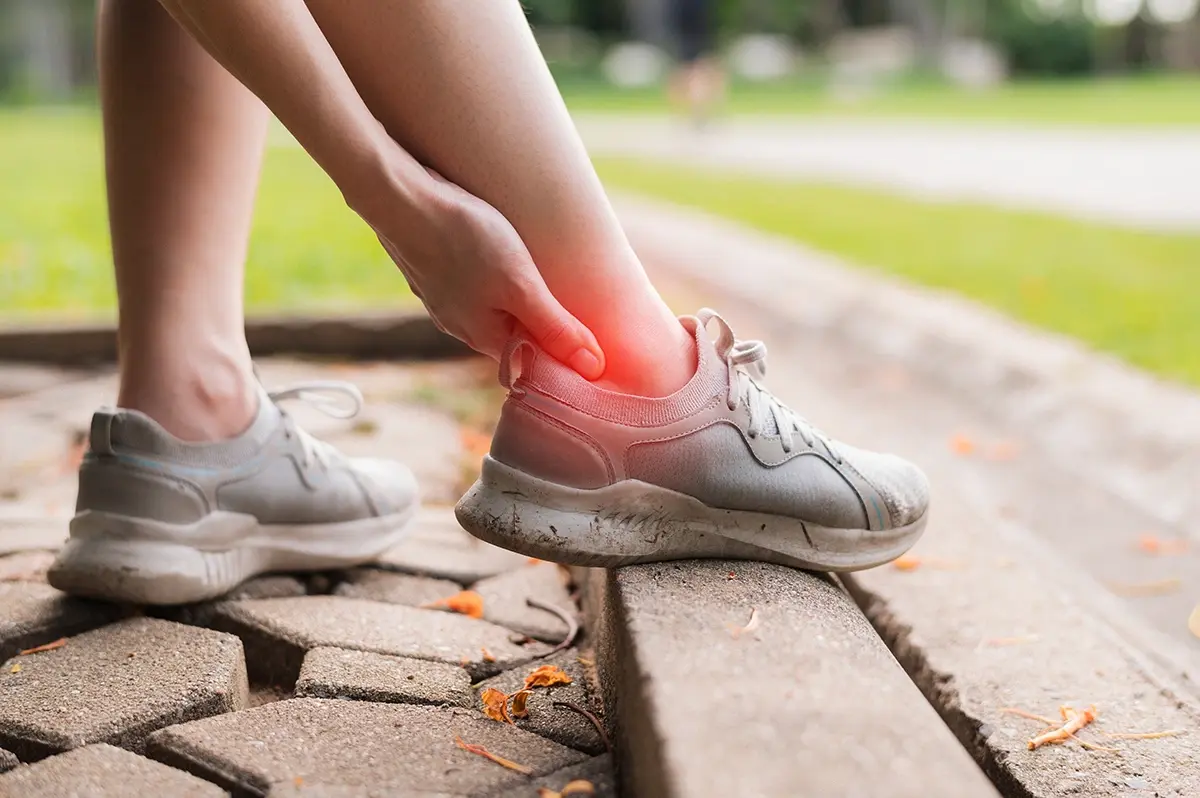 What Are the Signs and Symptoms of an Ankle Fracture?