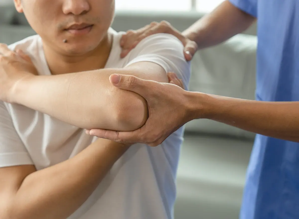How Is a Dislocated Shoulder Diagnosed?