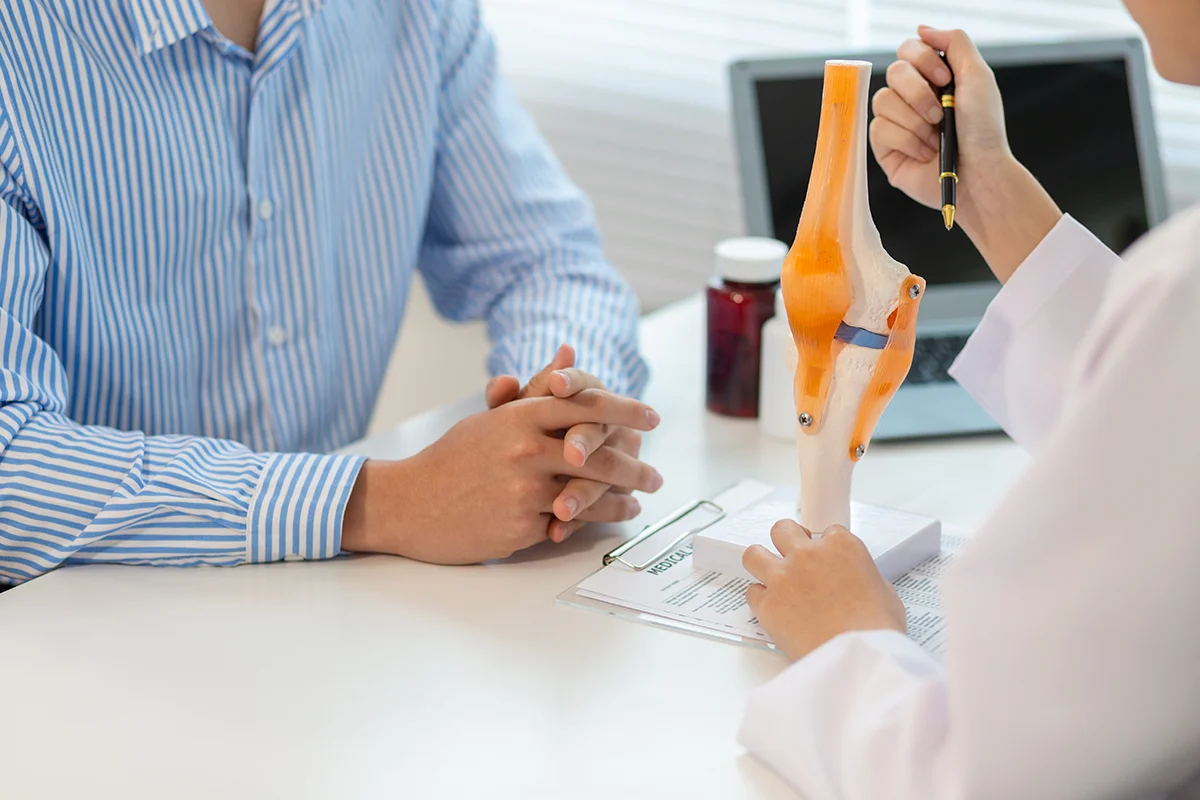 ACL knee specialist in consultation with a patient