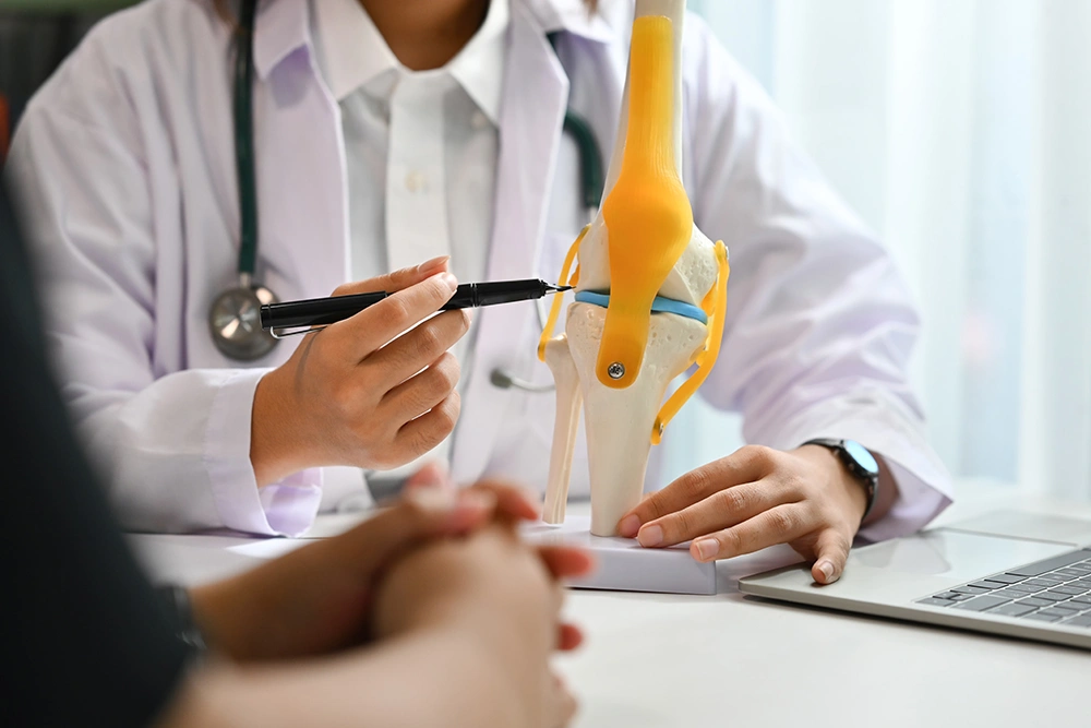 Patient consulting a knee specialist and discussing knee recovery concerns.