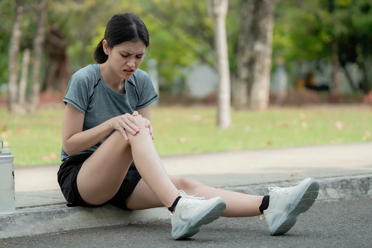 Woman holding her knee due to pain from a suspected meniscus injury.